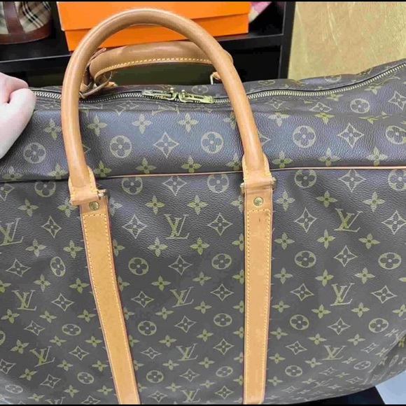 Authentic Vintage Louis Vuitton Monogram Sirius 70 Soft Suitcase - Picture 2 of 8